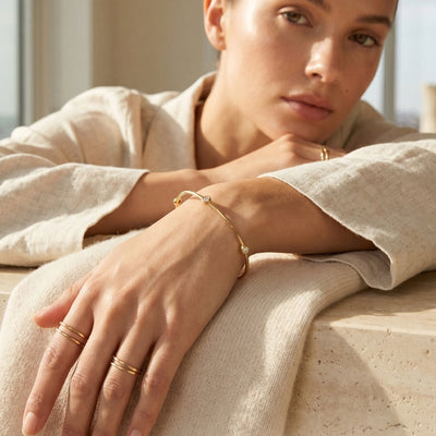 Organic Bangle Bracelet With 5 Diamonds